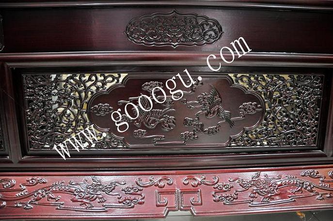 框架上雕刻的圖案生動、形象,又賦吉祥之意!